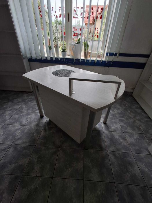 Mobilier pentru spații comerciale