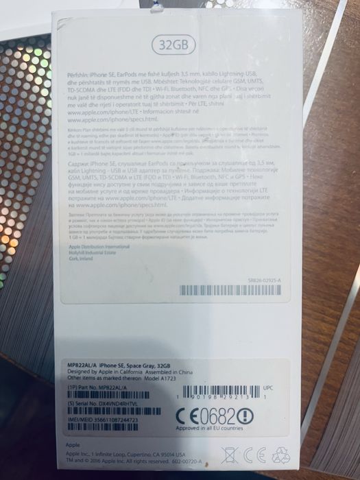 Телефон IPhone Se