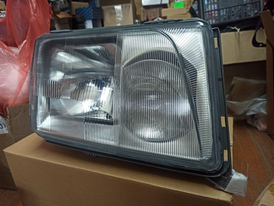 Продам Фары передний Мерседес W124