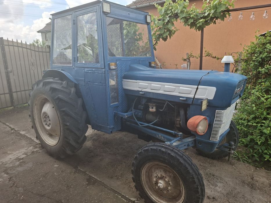 Tractor ford de 45