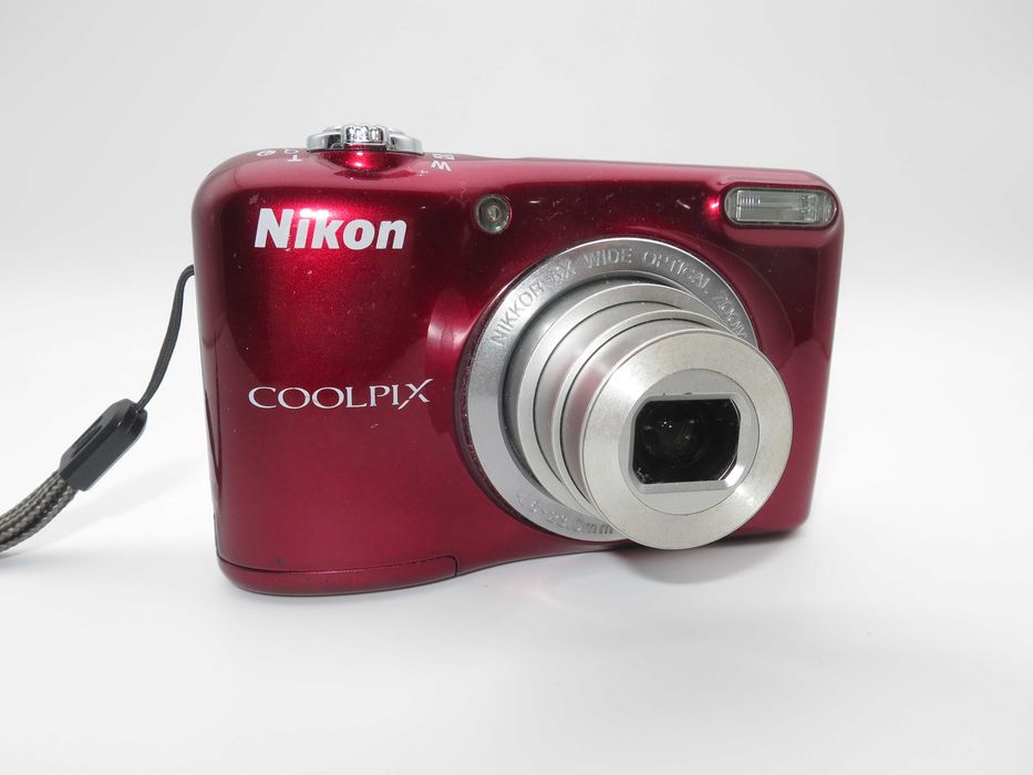 Nikon Coolpix L29 ултра компактен цифров фотоапарат, дигитална камера в лачено червен цвят, отлично състояние, работи перфектно!