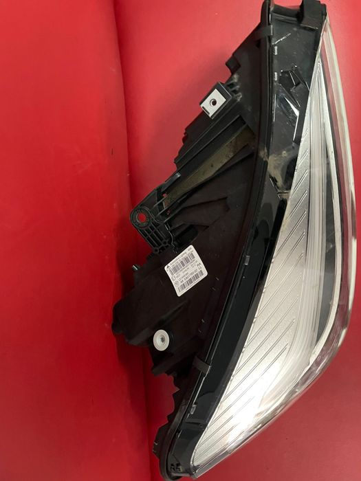 Bmw 2 seriq 2020 active tourer Лед Фар фарове десен