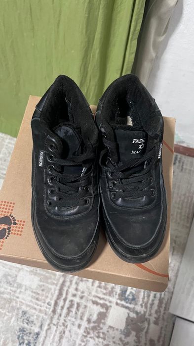 Кроссовки с мехом