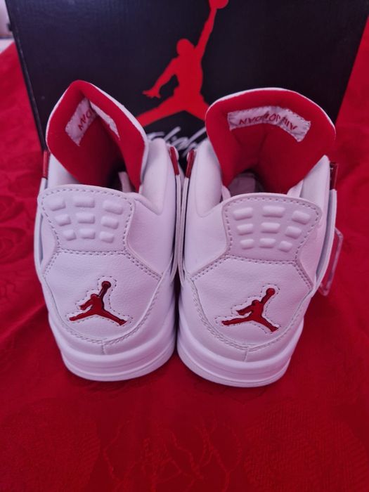 Adidași Jordan Retro patru