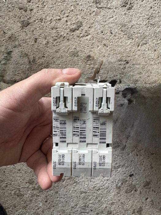 Schneider Electric C60H, 3P 6A (curba C) si 2P 10A (curba B)