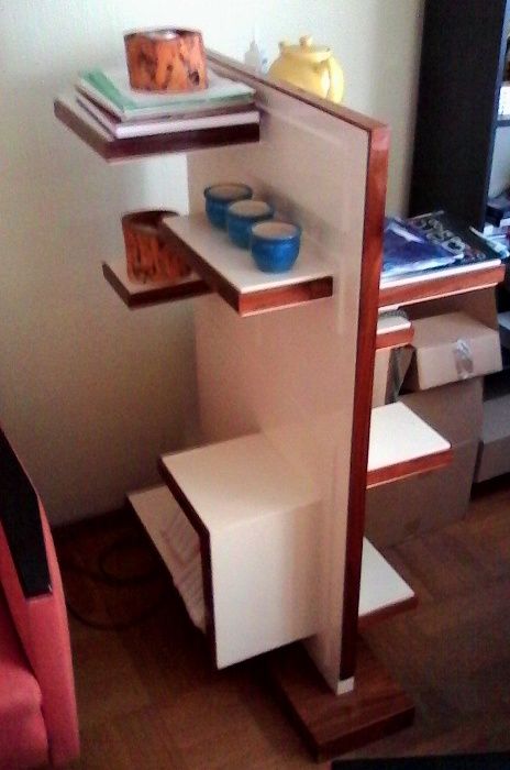 Дизайнерски етажерки MDF, полиуретанов лак.