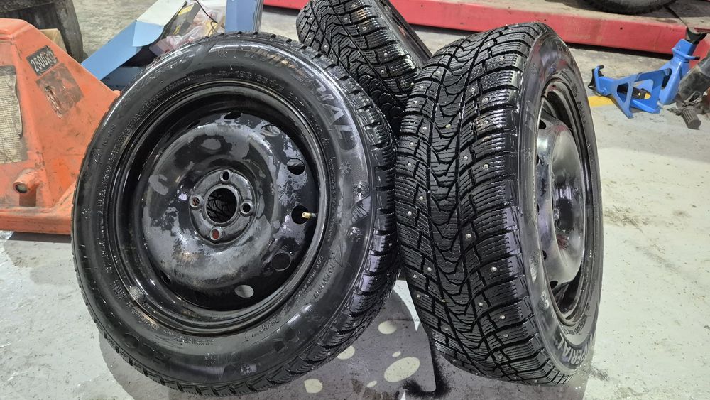 Продам колеса диски шины р 15 дисками можно,на весту и тд