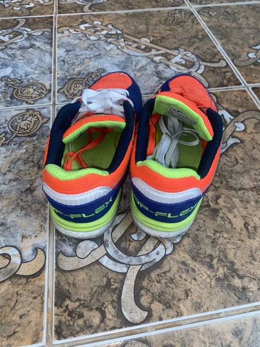 Футзалка сама стоит 40к