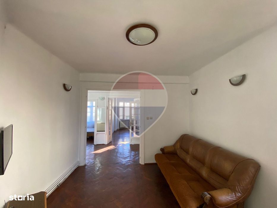 3 camere Centrul Vechi, vedere Calea Victoriei, clădire interbelică