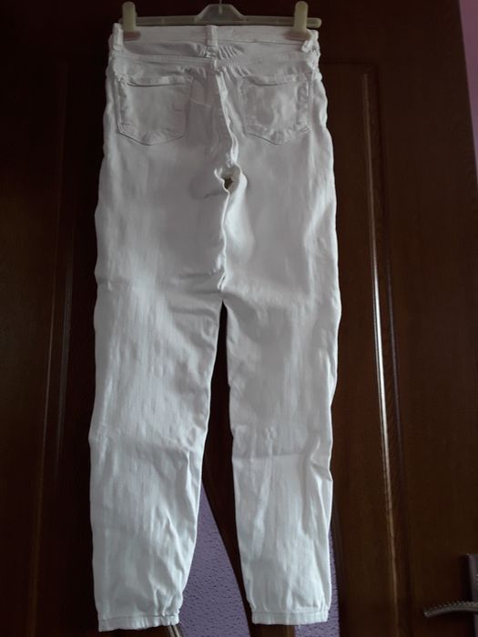 Vând Blugi Damă cu Tăieturi Mărimea 27