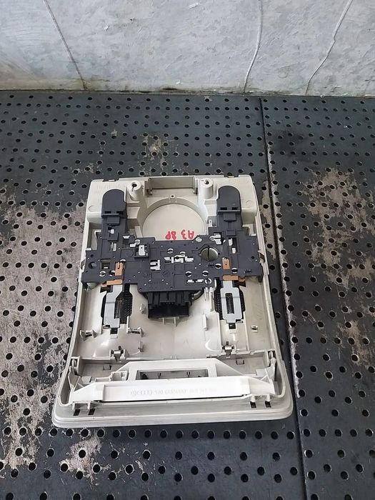 Lampa plafoniera fata audi a3 8p 8e0947565