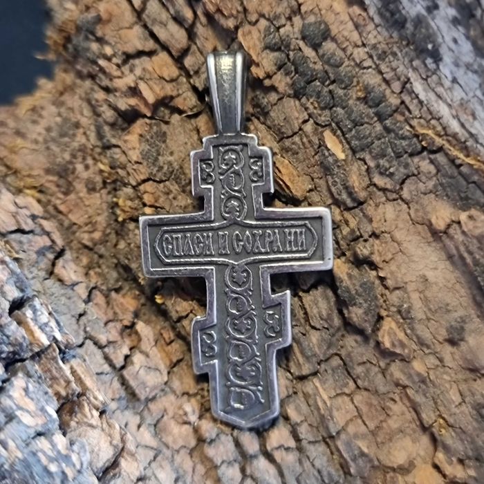 Красив двулицев стоманен кръст с гравирани надписи на старобългарски