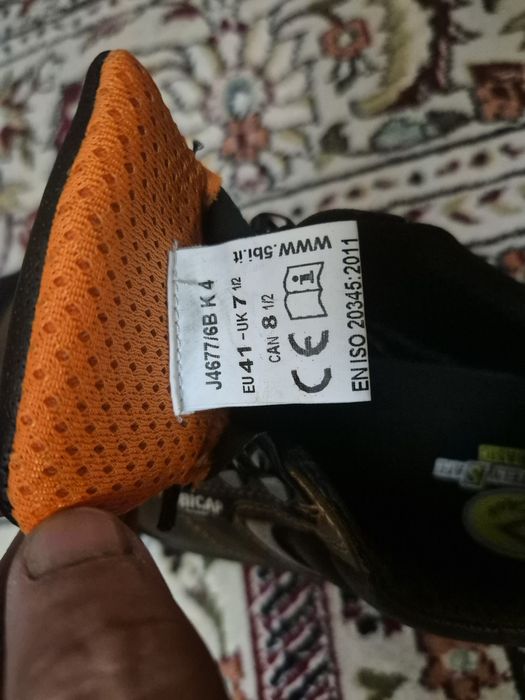 Продам спец обувь