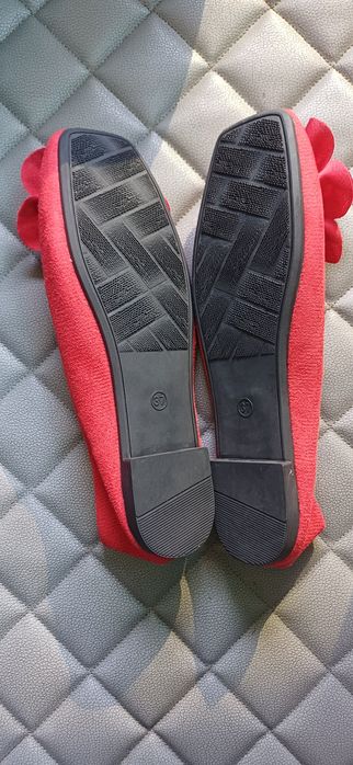 Продавам дамски обувки.