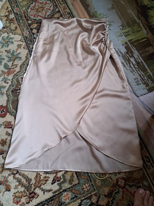 Superbă fustă damă saten bej/ auriu, Sinsay ( M)