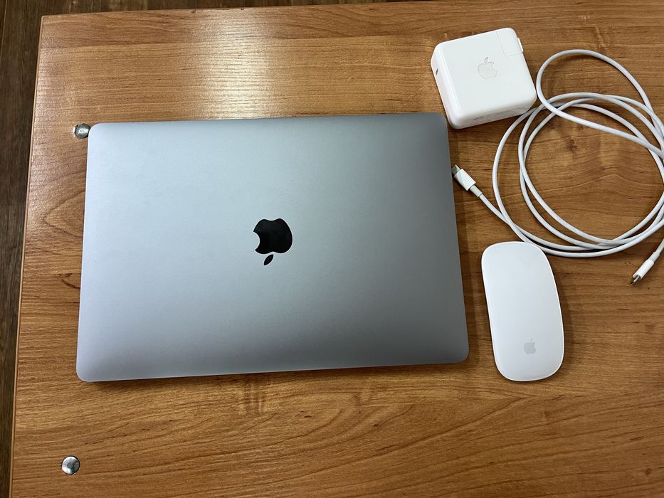 Macbook pro  2022г