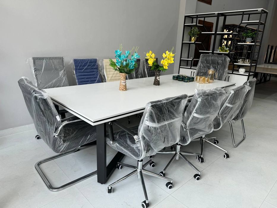 Столы для переговоров 
Есть в наличии