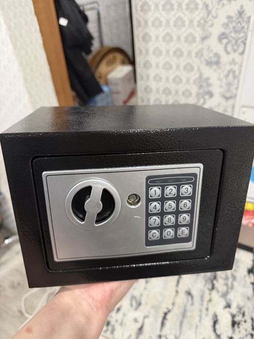 Продам сейф новый