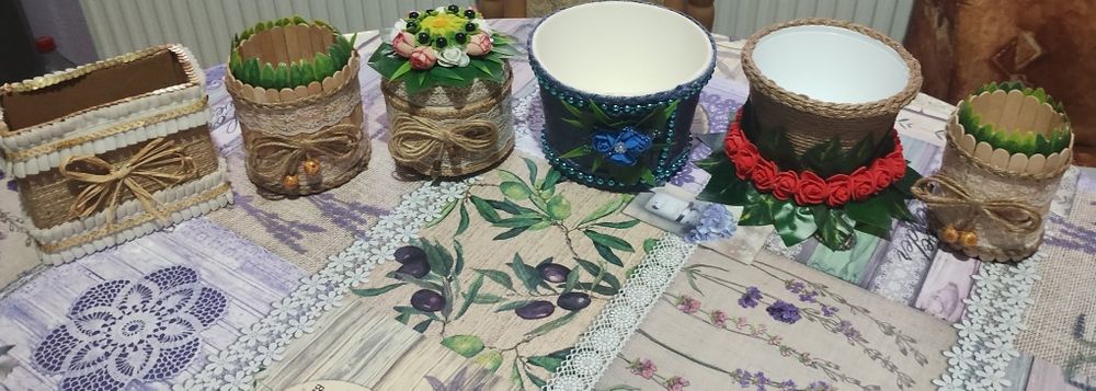 Свещници,картини и кошнички.