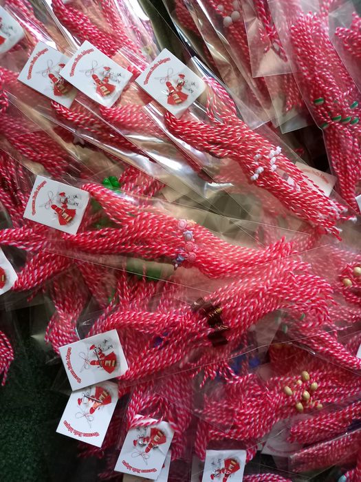 СУПЕР ЦЕНА!Мартенички на снопчета по 10бр опаковани с целофан и картон