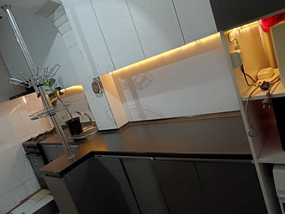 Олмазор тумани,  Тансикбоев 1., 4 хона, 4-этаж.  Kv sotiladi
76000