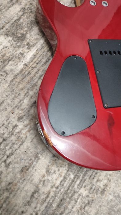 Электрогитара Ashton со встроенным тюнером