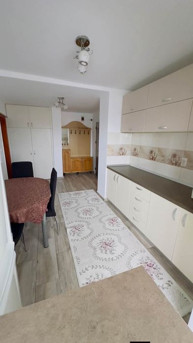 De închiriat apartament cu 3 camere