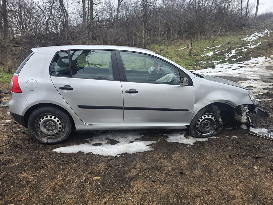 Golf 5 1.6 fsi  BAG avariat fara acte