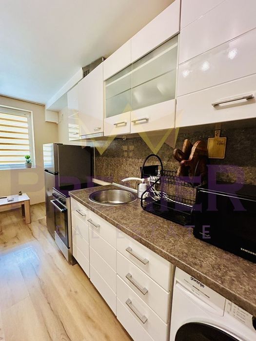 Продава се Двустаен апартамент в Варна, Център - 50 кв.м за 1700 €/кв.м - Снимка #2