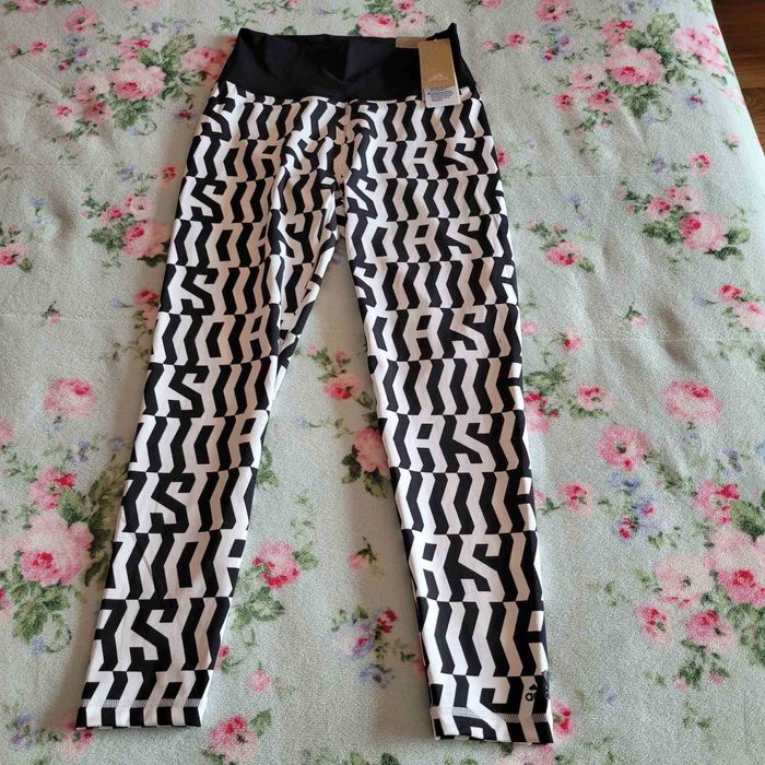 Adidas монограмен клин нов с етикети