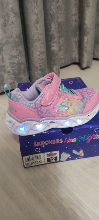 Продам детские кроссовки