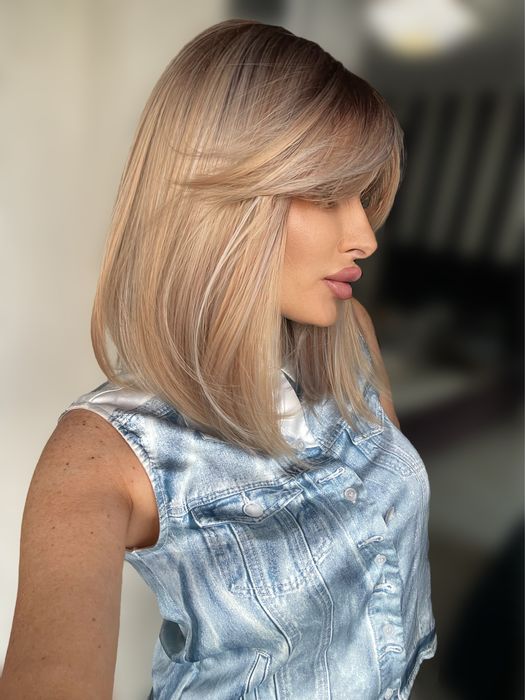 Peruca  blonda , blond natural cu suvite , breton lateral