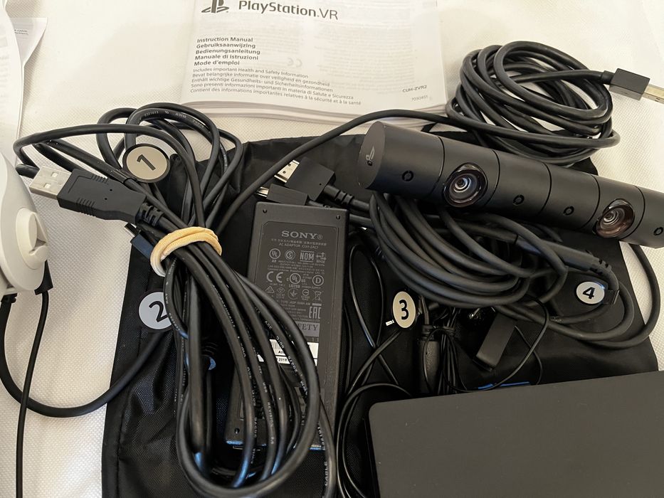 SONY Play Station VR pentru PS 4 / PS 5 ca nouă (ochelari / casca VR)