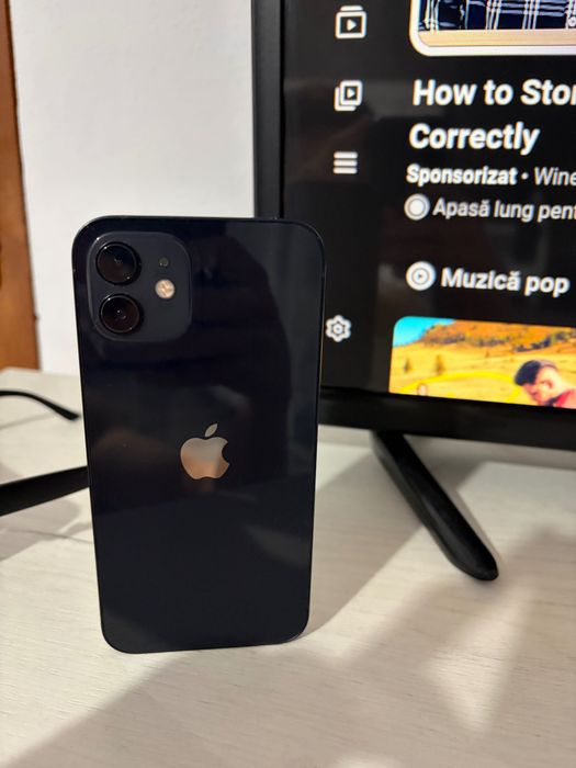 Vand iPhone 12 simplu