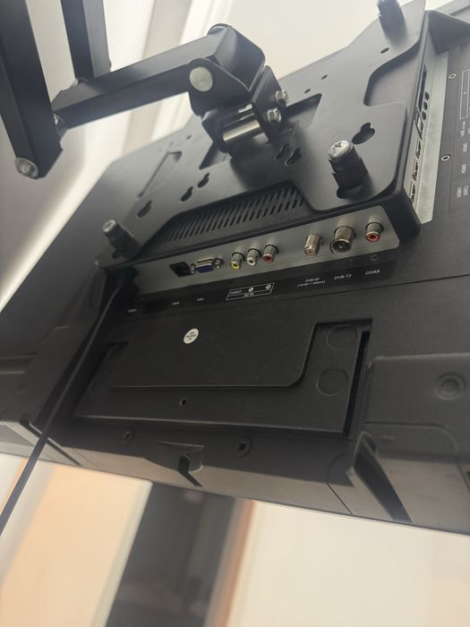 ЖК телевизор б/у в рабочем состояний.