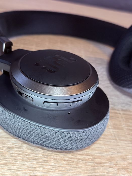 JBL Live 650BTNC безжични Bluetooth слушалки с активно шумопотискане (ANC)