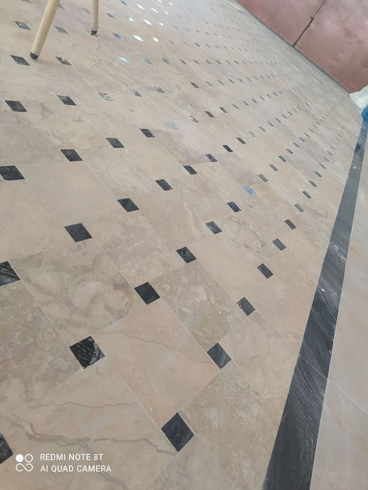 Izvestnyak korka granit Miramir pol sokl uchun