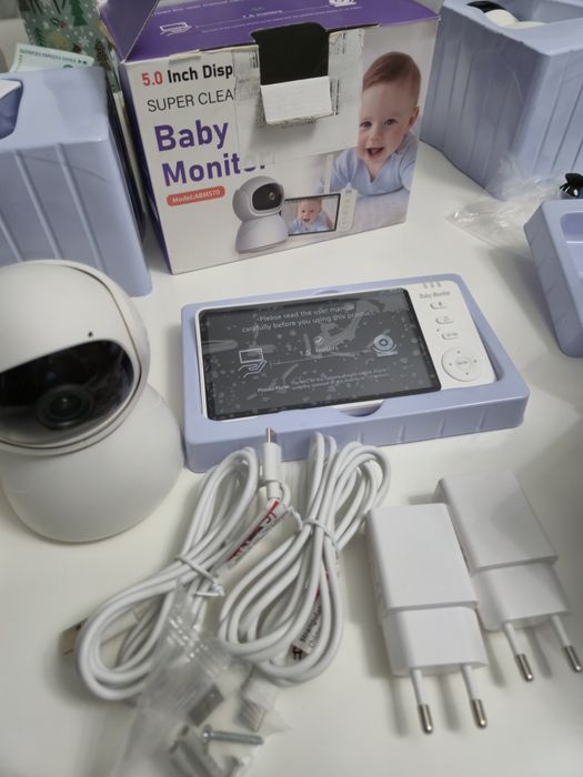 Голям 5инчов Бебефон с 360гр.въртяща аудио-видео камера