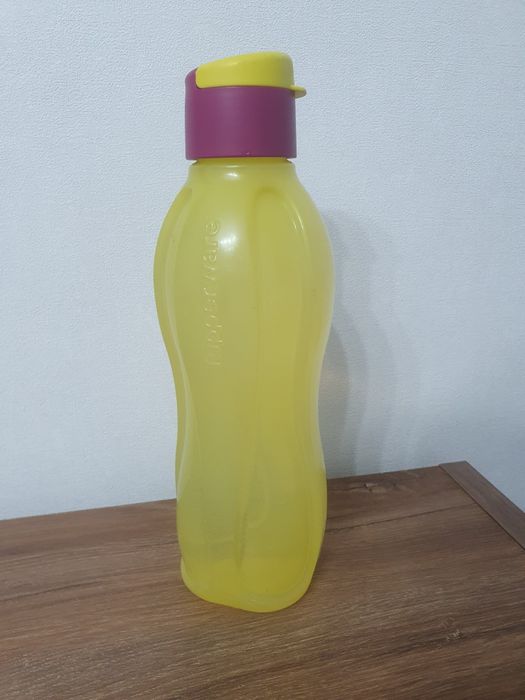 Продам Эко-бутылку Tupperware с клапаном.