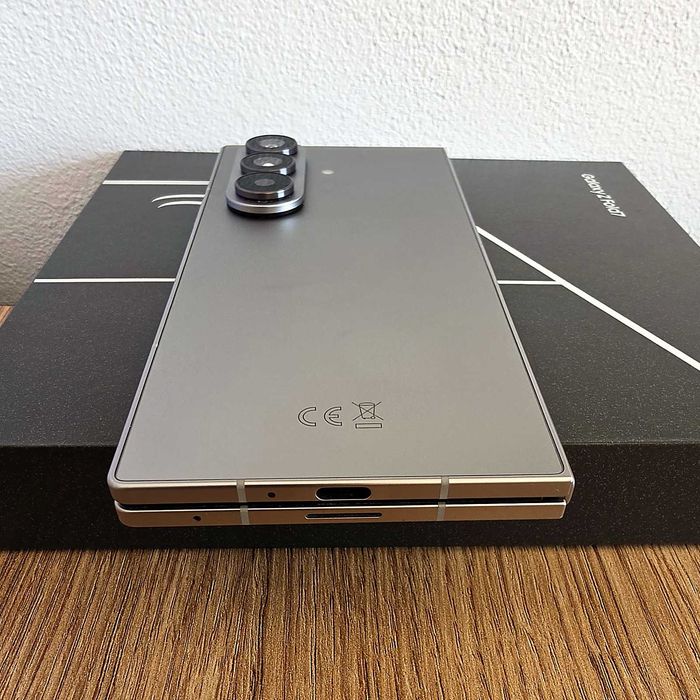 Samsung Galaxy Z Fold7 512GB Silver Shadow – гаранция + подарък калъф