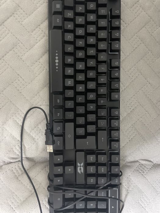 Продам клавиатуру срочно