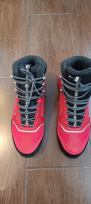 Vând bocanci Giesswein