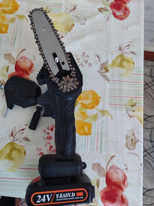 Продаю аккумуляторную пилу