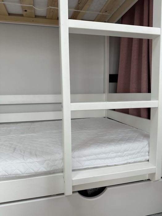 Кровать двухъярусная