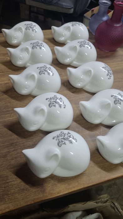 Pisicuțe din porțelan