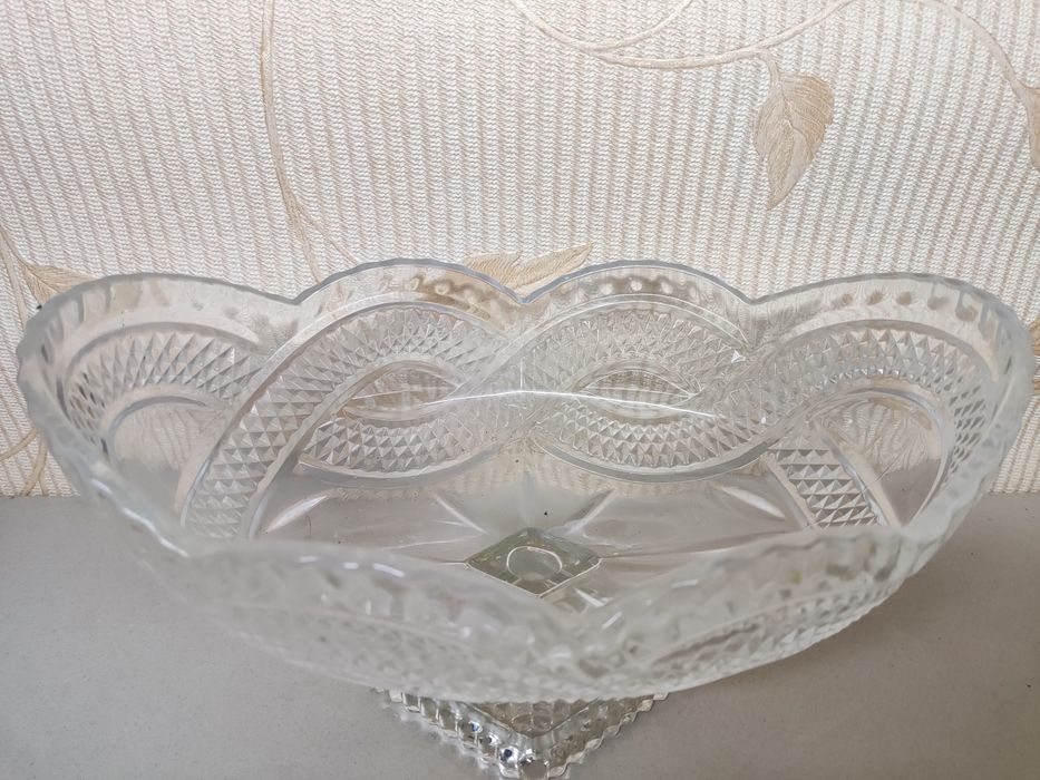 Ваза с рисунком на ножке