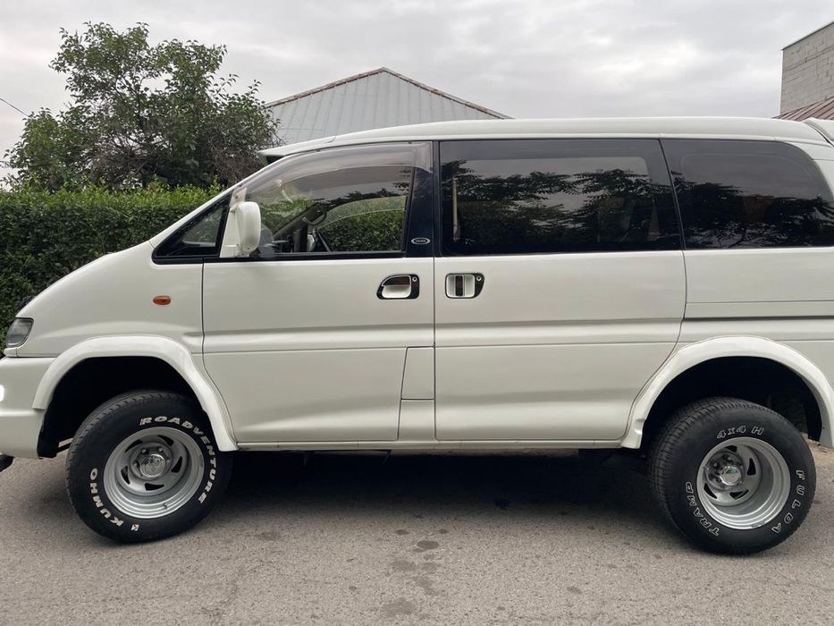 Продам Mitsubishi Delica, 1995 года