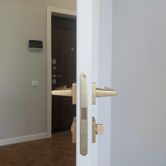 Установка дверей.