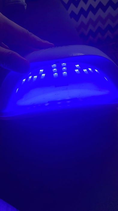 Продам лампу для сушки ногтей.