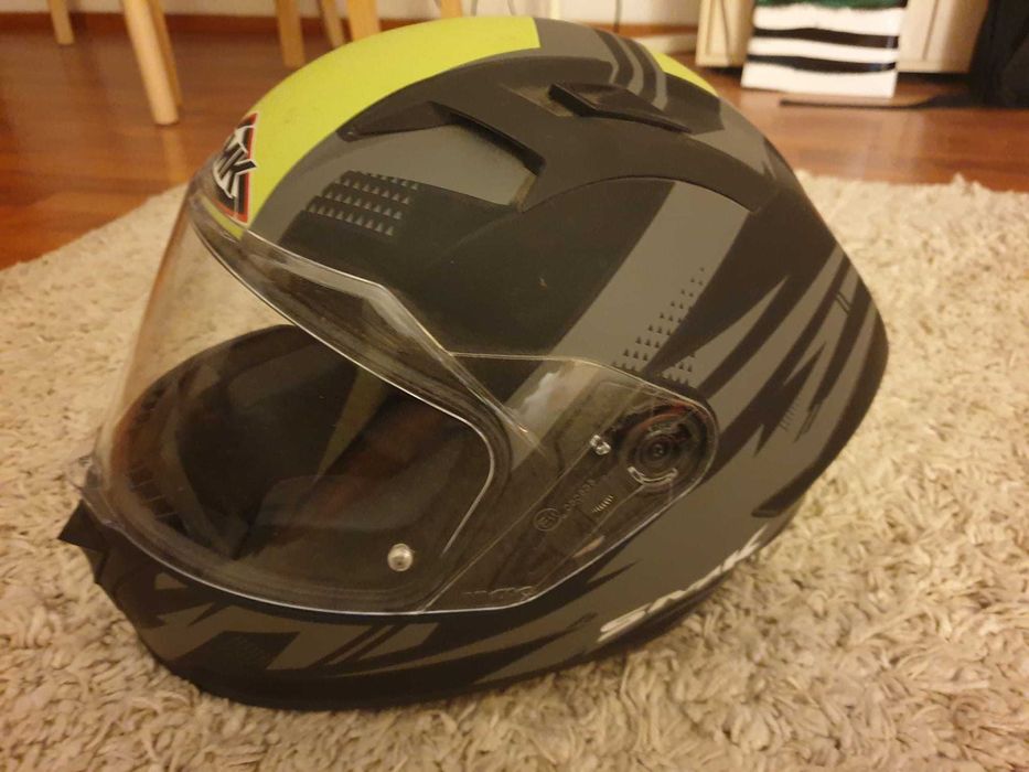 Geaca si casca de motocicleta pentru fete